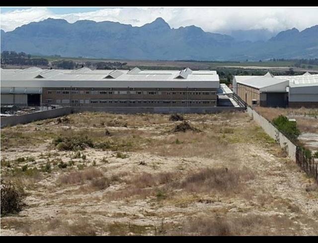 1,000M² WAREHOUSE TO LET IN BLACKHEATH INDUSTRIAL